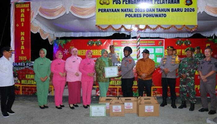 Bhayangkari Pohuwato Salurkan Bingkisan ke Gereja dan Pos Operasi Lilin