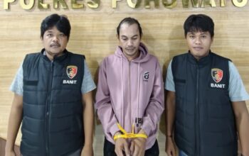 Satuan Reserse Kriminal (Sat Reskrim) Polres Pohuwato mengamankan terduga pelaku penganiayaan terhadap seorang kasir perempuan di salah satu salon di Kecamatan Marisa. (Foto: Humas Polres Pohuwato)