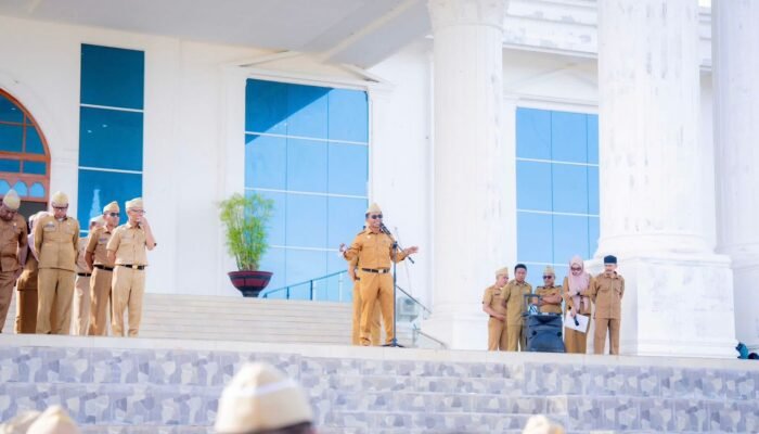 Pesan Tegas Pj Sekda Buton Tengah Saat Apel Gabungan Awal Tahun 2026