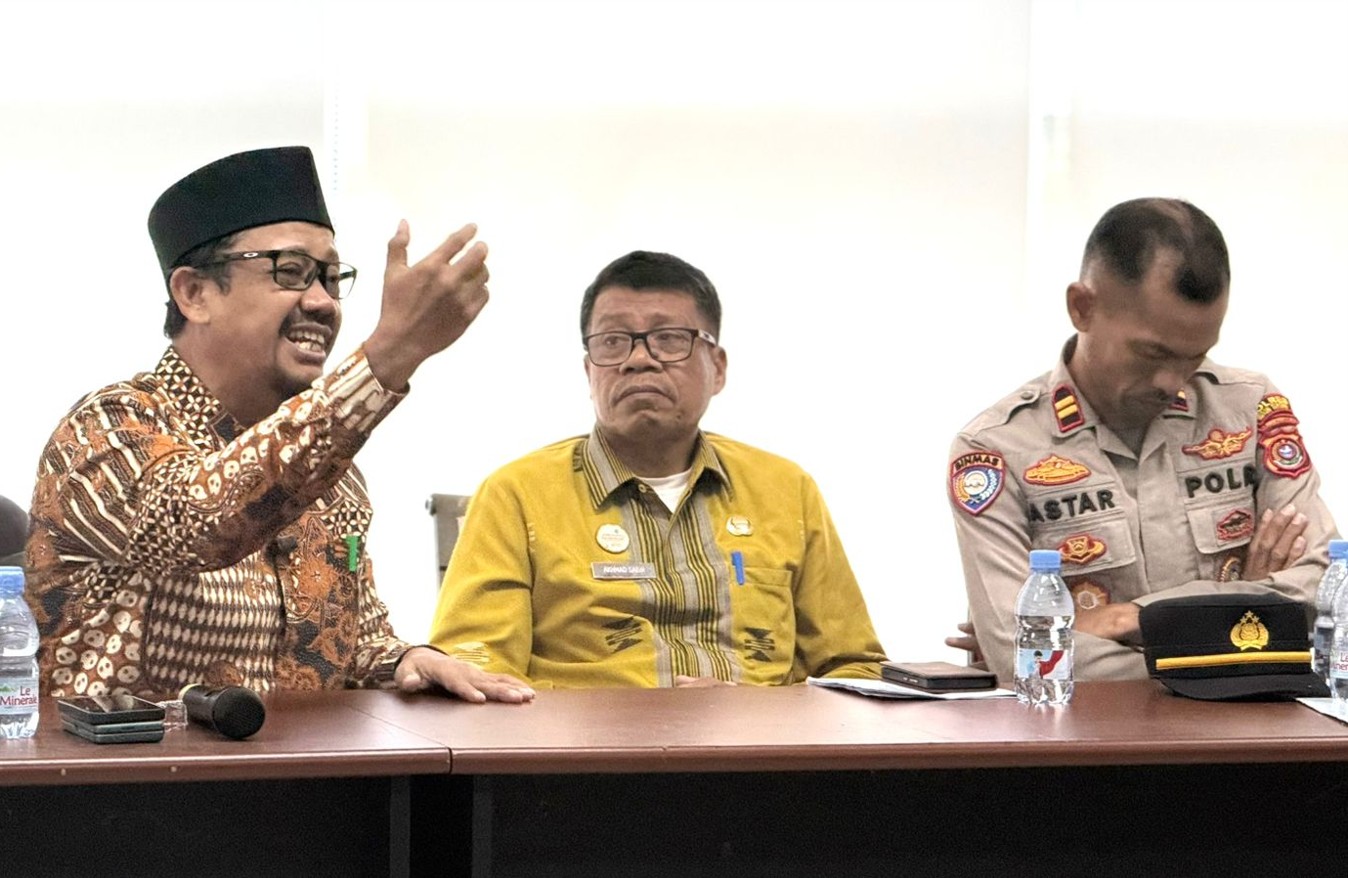 Bupati Buton Tengah Dr. Azhari/Hibata.id