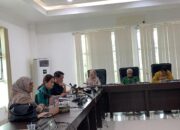 Anggota Komisi I DPRD Provinsi Gorontalo, Femmy Udoki saat memberikan tanggapan terkait dengan anggaran KIP-KPID/Hibata.id
