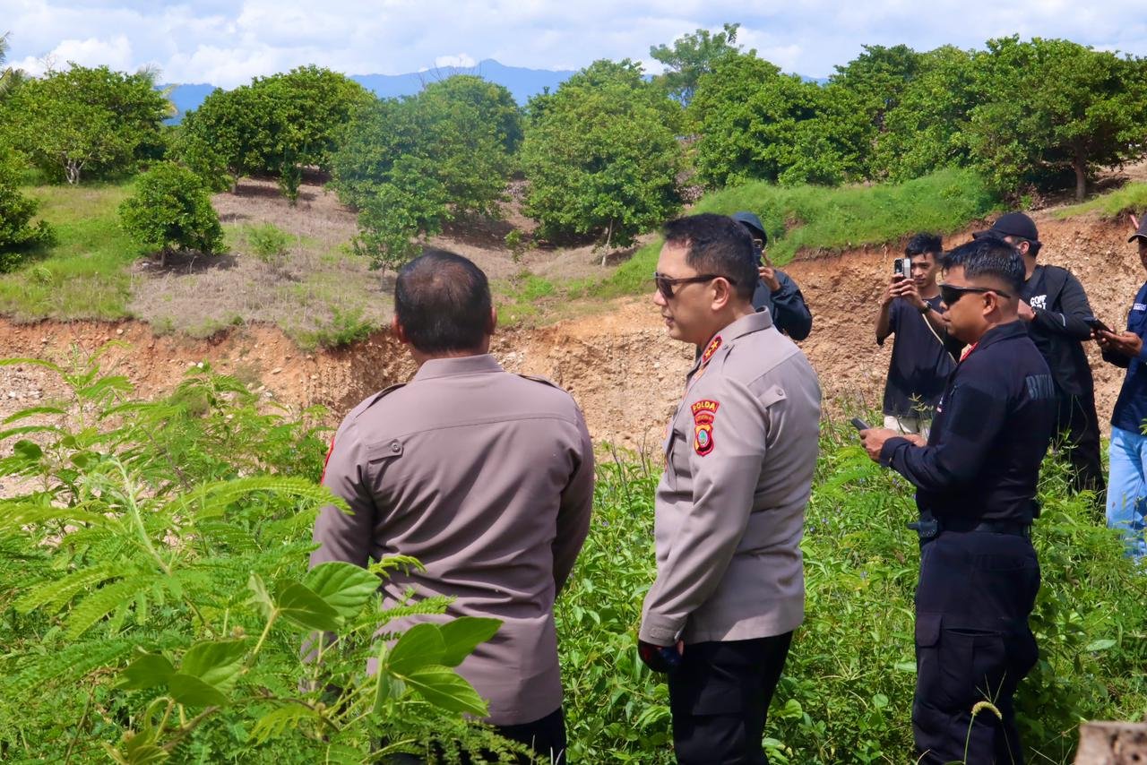 Kepala Kepolisian Daerah (Kapolda) Gorontalo Irjen Pol. Drs. Widodo, S.H., M.H., turun langsung meninjau lokasi aktivitas pertambangan emas tanpa izin/Hibata.id