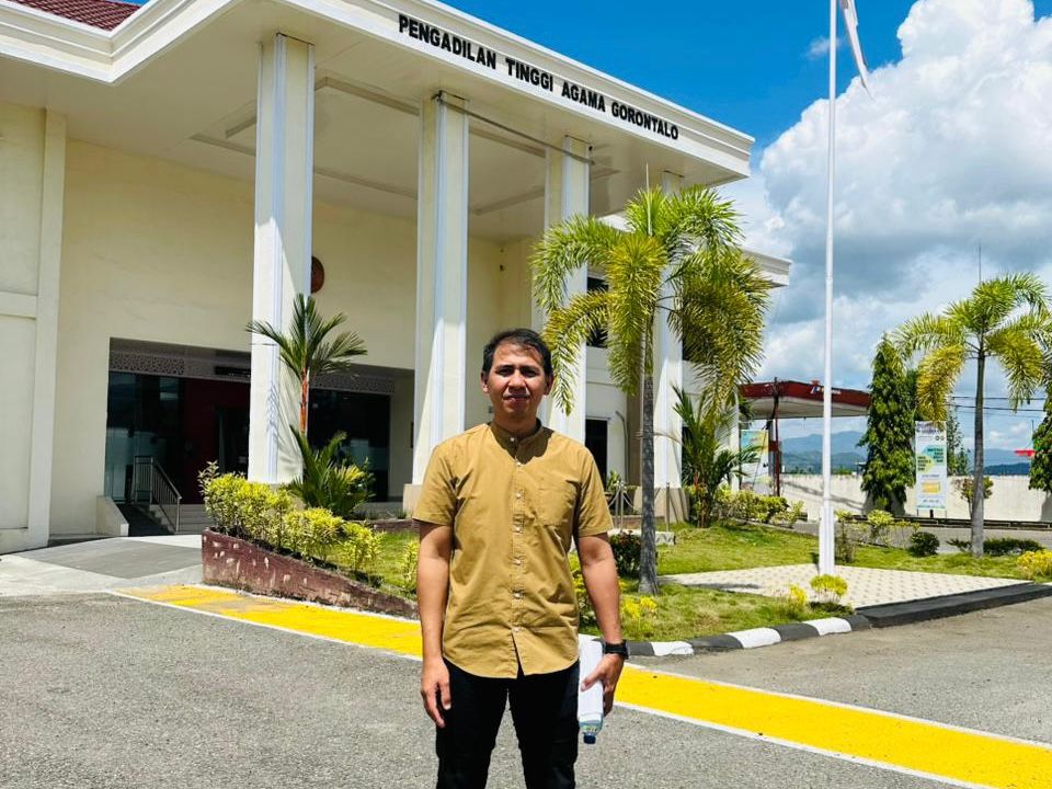 Muhammad Saleh Gasin (Berprofesi sebagai Advokat) resmi melaporkan oknum Hakim Pengadilan Agama Tilamuta ke Pengadilan Tinggi Gorontalo/Hibata.id