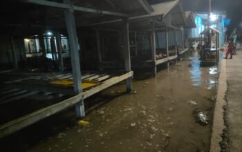 Gelombang Tinggi Terjang Talaga Raya, Pasar dan Rumah Warga Tak Luput dari Rendaman/Hibata.id