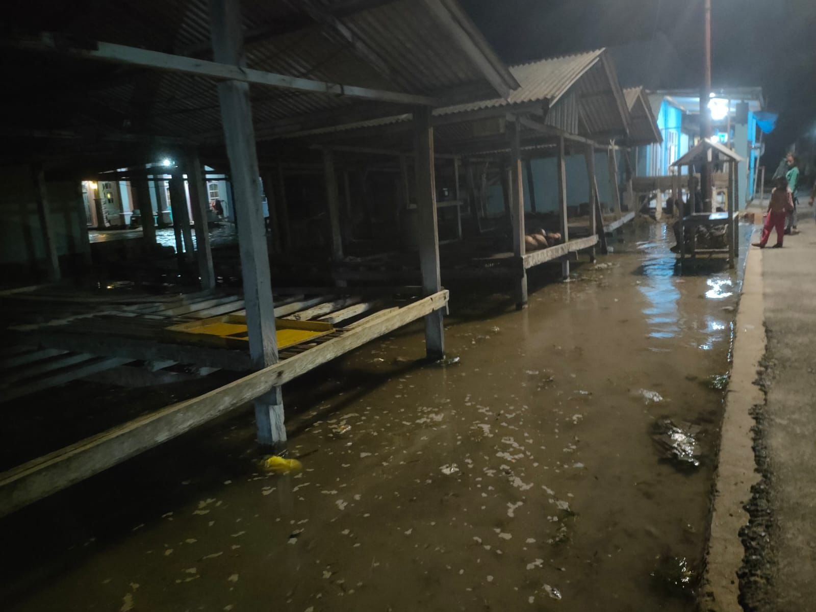 Gelombang Tinggi Terjang Talaga Raya, Pasar dan Rumah Warga Tak Luput dari Rendaman/Hibata.id