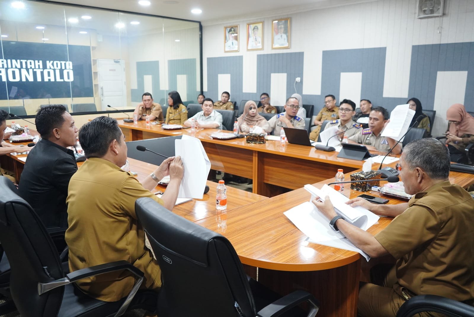 Kondisi rapat di Ruang Pola Kantor Wali Kota Gorontalo, Selasa, 20 Januari 2026. (Foto: Humas Pemkot Gorontalo)