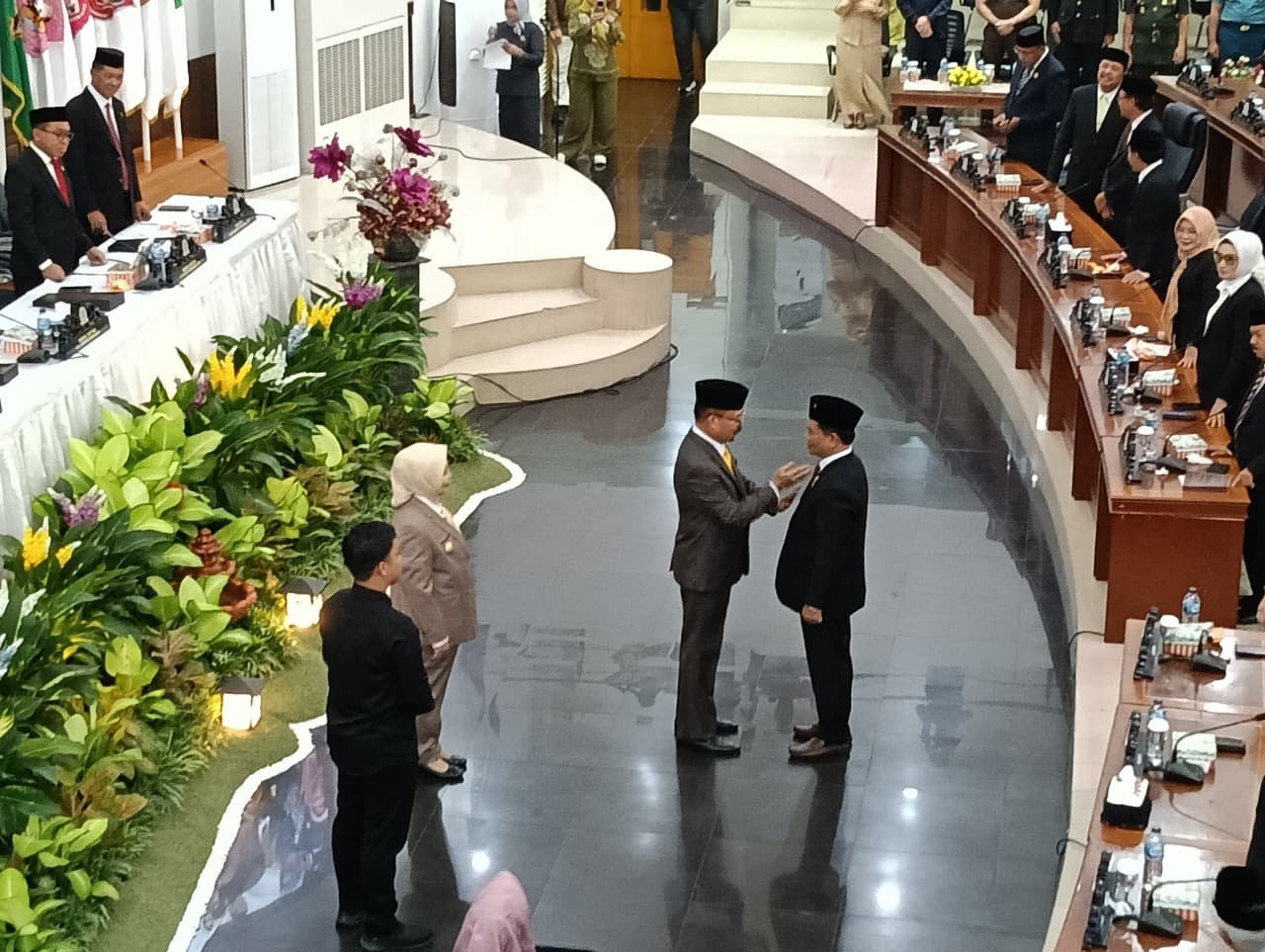 Suasana Ruang Paripurna DPRD Provinsi Gorontalo tampak khidmat Selasa (27/1/2026)/Hibata.id