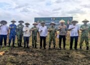 Sekretaris Daerah Kabupaten Gorontalo, Sugondo Makmur, bersama Kepala Dinas Pertanian dan Kepala Dinas Peternakan dan Kesehatan Hewan serta Camat Tabongo hadiri kegiatan panen raya jagung bersama Pangdam XIII/Merdeka/Hibata.id