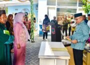 Bupati Gorontalo Sofyan Puhi melantik Dr. Jurni Biahimo sebagai Anggota Dewan Pengawas Perumda Air Minum Tirta Limutu di Kantor PDAM Kabupaten Gorontalo, Jumat (30/1/2026). Foto: Humas/Hibata.id