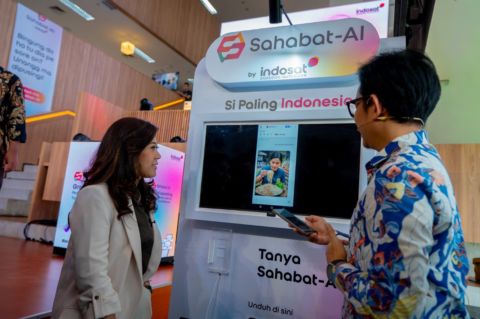 Komdigi dan Indosat memperkenalkan Sahabat-AI, platform AI berbasis aplikasi yang menandai langkah penting Indonesia menuju ekosistem AI yang berdaulat, inklusif, dan berakar pada kebutuhan lokal/Hibata.id