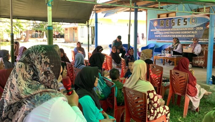 Reses di Bone Pantai, Femmy Udoki Terima Keluhan Warga Soal Menu MBG