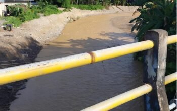 Air Sungai di Desa Hutamoputih, Kecamatan Dengilo, Pohuwato, berubah warna dan kembali menguning. Warga sebut PETI kembali beroprasi/Hibata.id