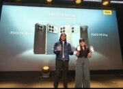 Product Marketing Manager POCO Indonesia, Satriyo Sidhi Rahmat dan PR Manager POCO Indonesia, Novita krisutaami. (Foto:Liputan6.com)/Hibata.id