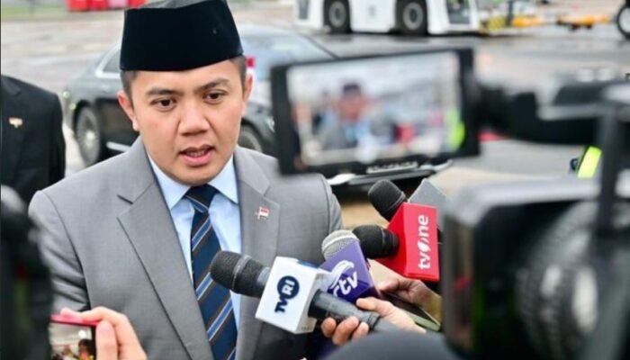 Seskab Teddy: Anggaran Pendidikan untuk MBG Disetujui DPR, Termasuk PDIP