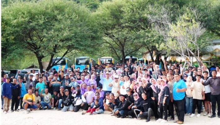 380 Pasukan Kebersihan Terima Bingkisan Ramadan dari Wali Kota Adhan