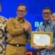 Penghargaan diserahkan oleh Wakil Menteri Dalam Negeri, Bima Arya, dan diterima Wakil Wali Kota Gorontalo, Indra Gobel, dalam agenda nasional di Jakarta, Selasa, 24 Februari 2026. (Foto: Humas Pemkot Gorontalo)