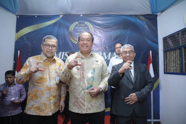 Pemerintah Kabupaten Asahan meraih predikat Informatif dalam Penilaian Keterbukaan Informasi Publik 2025 pada ajang KI Sumut Award 2025/Hibata.id