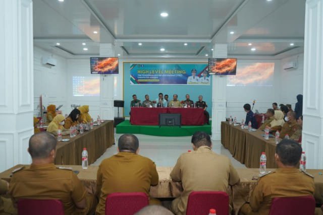 Bupati Asahan Taufik Zainal Abidin memimpin HLM TPID 2025 di Kisaran. Bank Indonesia menekankan penguatan UMKM, distribusi, dan digitalisasi transaksi untuk menekan inflasi daerah/Hibata.id