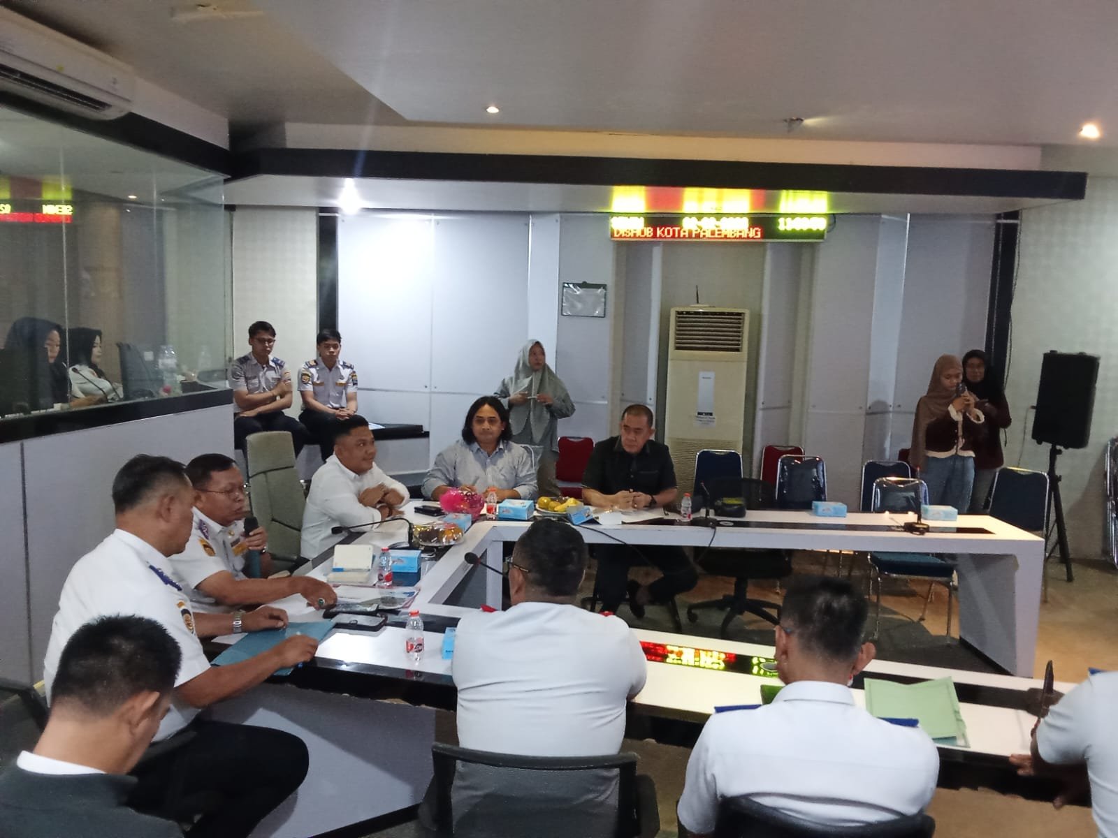 Komisi III DPRD Kota Palembang melakukan sidak ke Kantor Dishub Palembang, Senin (2/10/2025), menindaklanjuti keluhan warga terkait lampu jalan mati dan parkir liar/Hibata.id