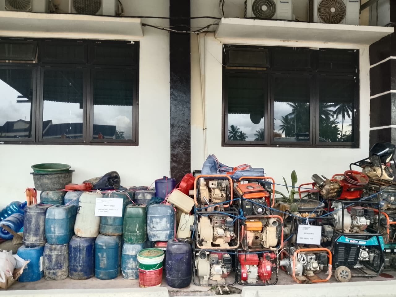 Barang Bukti Tambang Ilegal Pohuwato Menumpuk di Polres Pohuwato/Hibata.id