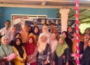 Anggota DPRD Provinsi Gorontalo Lolly Yunus berdialog dengan warga saat reses di Desa Butu, Kecamatan Tilongkabila, Bone Bolango, Rabu (4/2/2026)/Hibata.id