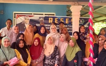 Anggota DPRD Provinsi Gorontalo Lolly Yunus berdialog dengan warga saat reses di Desa Butu, Kecamatan Tilongkabila, Bone Bolango, Rabu (4/2/2026)/Hibata.id