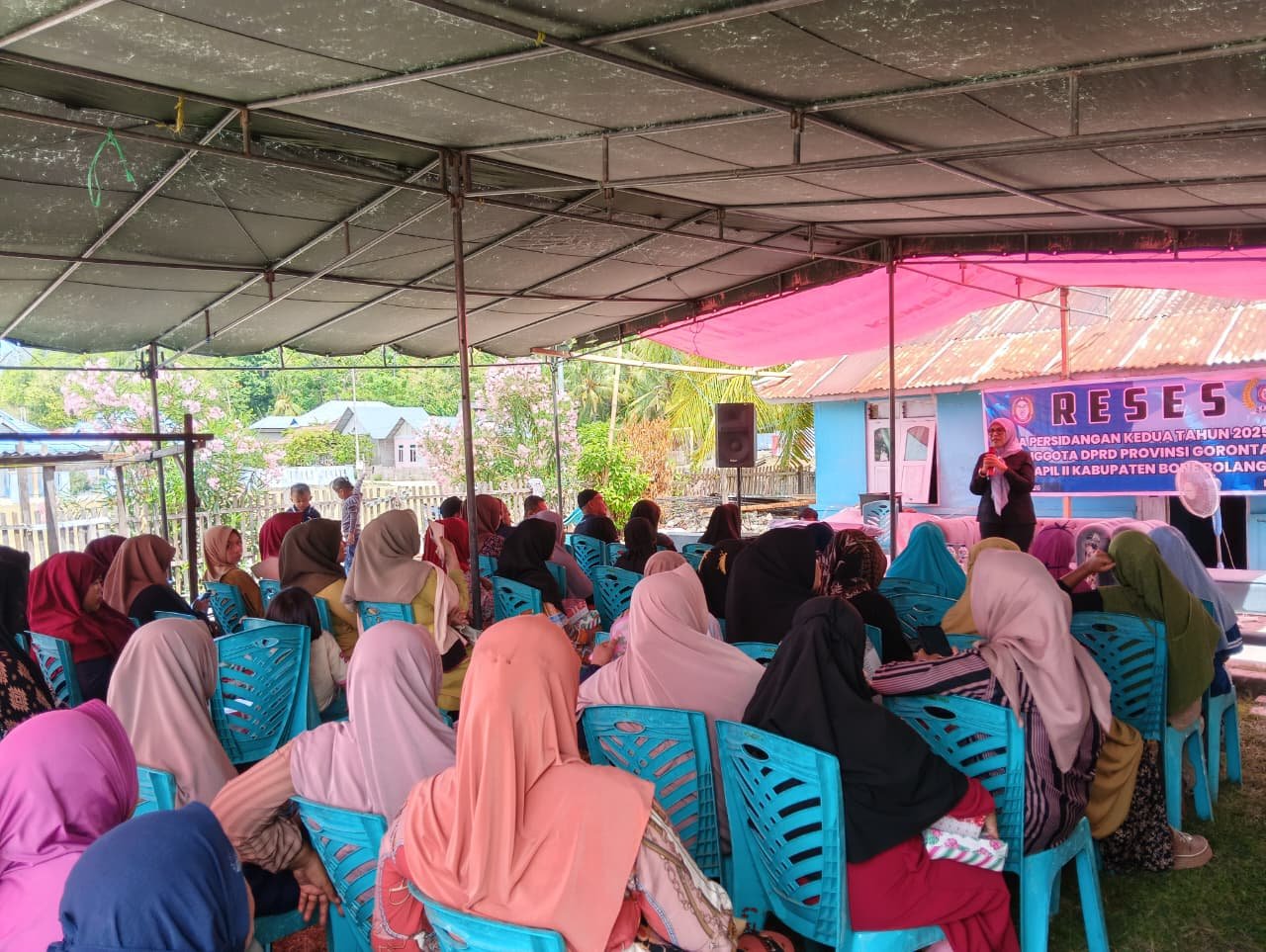 Femmy Udoki itu menerima sejumlah aspirasi masyarakat, khususnya dari nelayan/Hibata.id