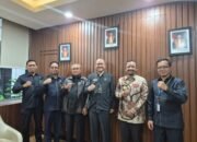 Tim Pengadilan Negeri Buton bersama Pemerintah Kabupaten Buton Tengah saat melakukan peninjauan dan monitoring kesiapan lahan sebagai tahap awal pembentukan Pengadilan Negeri di Buton Tengah, Selasa (10/2/2026)/Hibata.id
