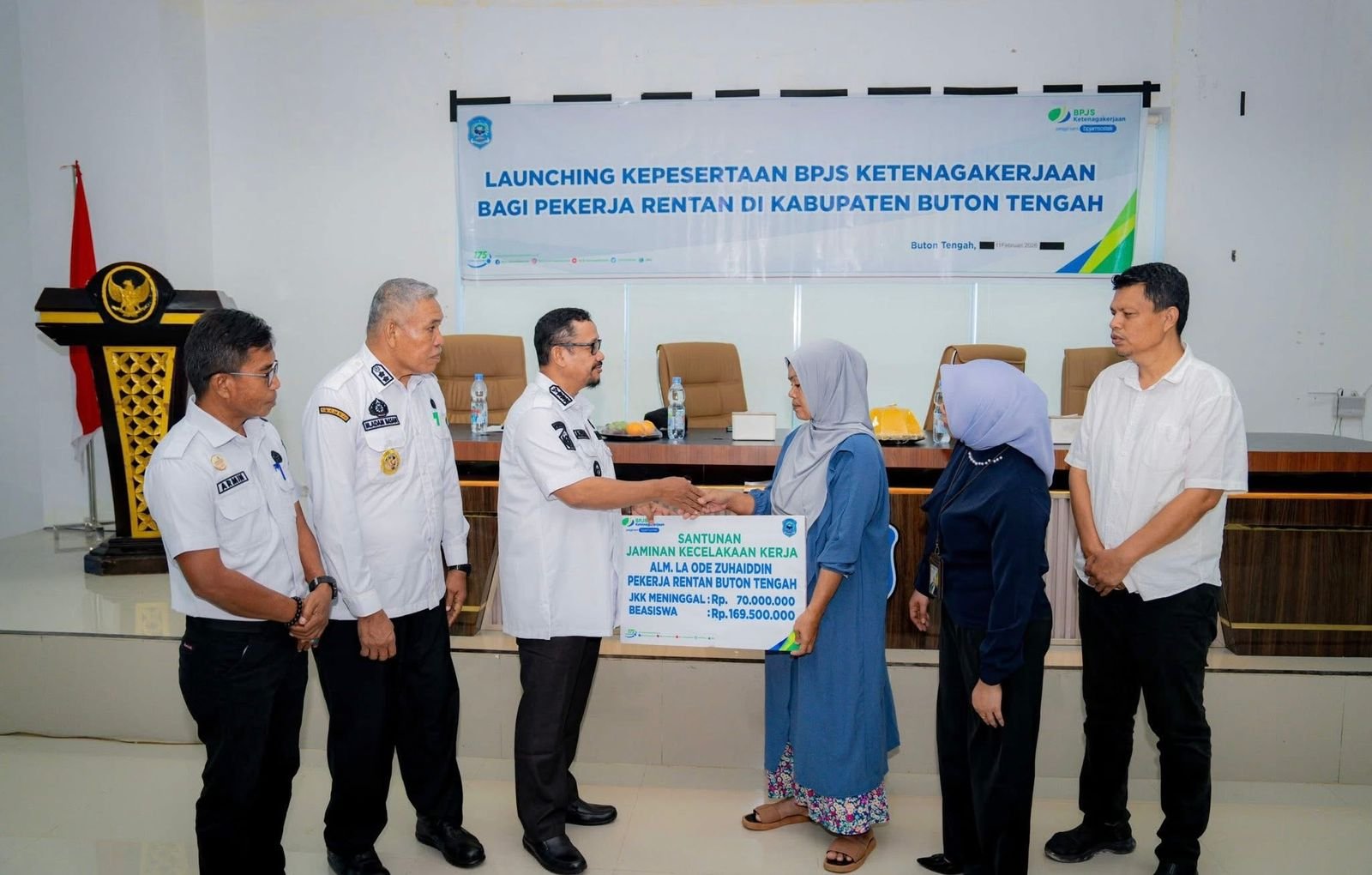 Pemkab Buton Tengah menanggung premi BPJS Ketenagakerjaan bagi 1.000 pekerja rentan/Hibata.id