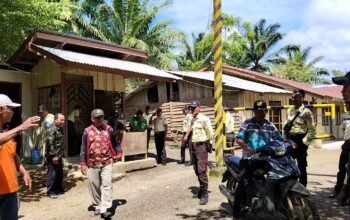 Delapan pengurus dan anggota Badan Pengawas Koperasi Tani (Koptan) Plasma Amanah saat diadang sejumlah personel keamanan PT Hardaya Inti Plantations (HIP)., pada Rabu (11/2/2026). (Foto: Istw)