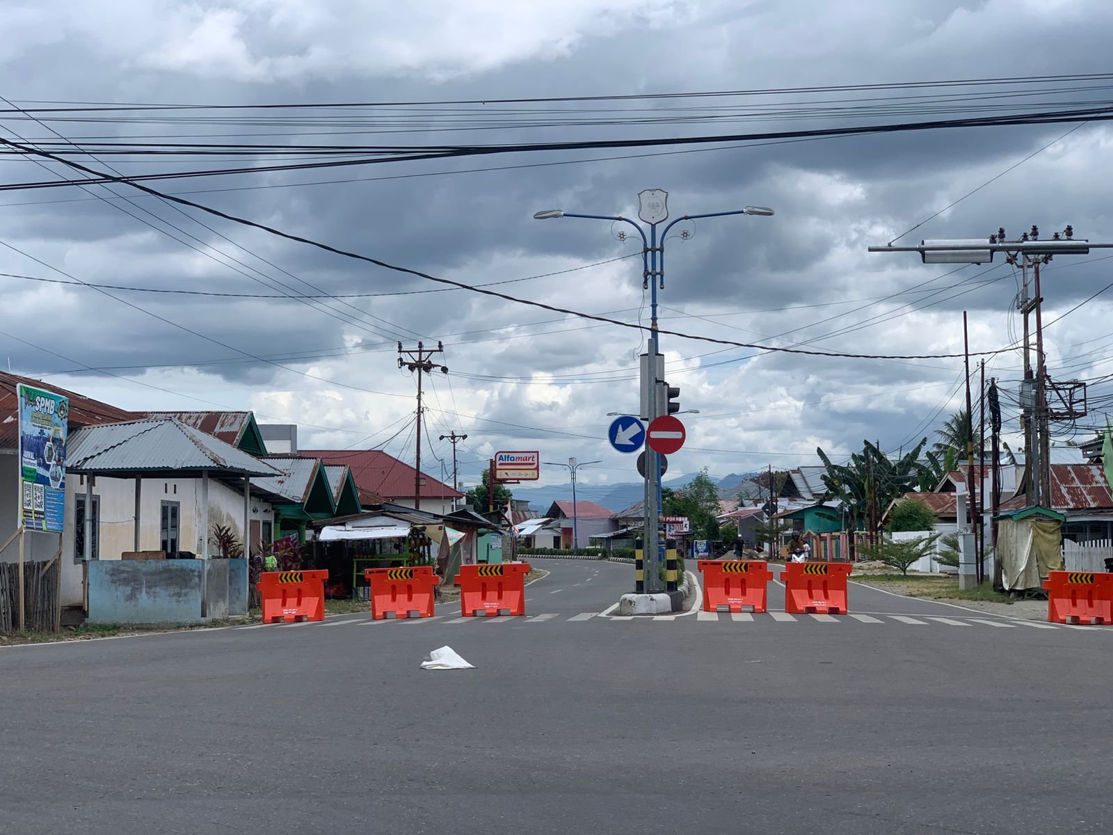 Warga menyebut Jalan ByPass Bone Bolango merupakan jalur vital dan saat ini ditutup/Hibata.id