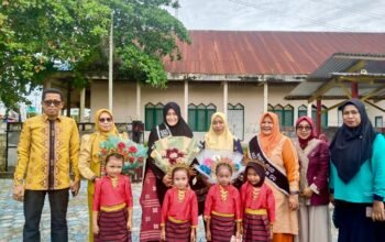 Bunda Pendidikan Anak Usia Dini (PAUD) Kabupaten Buton Tengah (Buteng), Umi Noranah Azhari, melakukan monitoring dan evaluasi (monev) di TK Pertiwi/Hibata.id