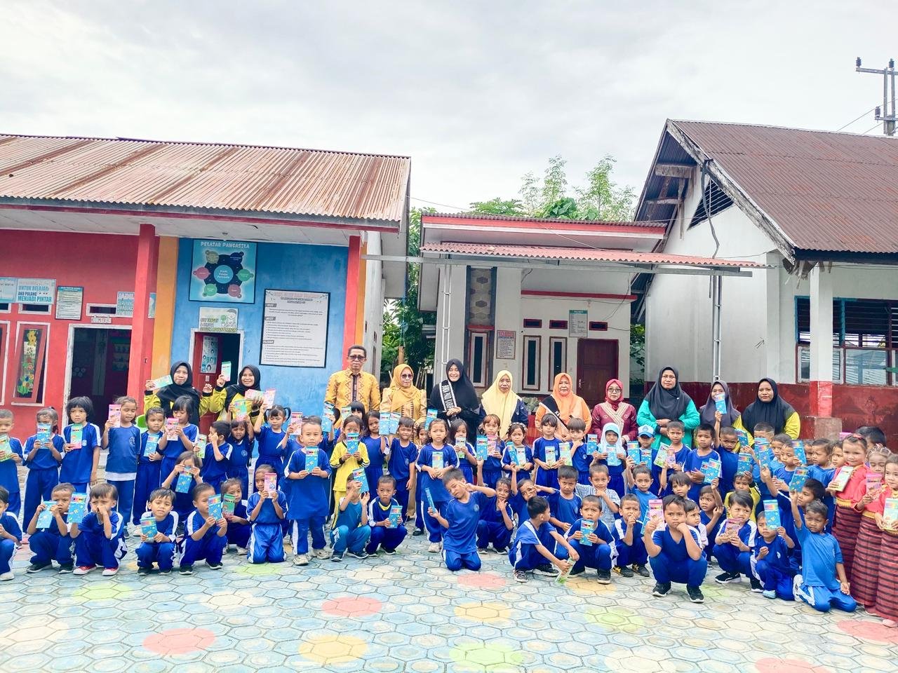 Bunda Pendidikan Anak Usia Dini (PAUD) Kabupaten Buton Tengah (Buteng), Umi Noranah Azhari, melakukan monitoring dan evaluasi (monev) di TK Pertiwi/Hibata.id