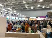 Indogrosir Gorontalo Diserbu Warga, Antrean Mengular Berjam-jam