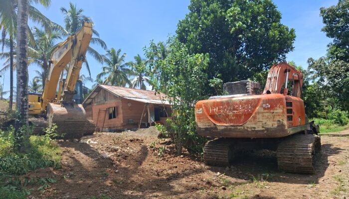 Menuju Lokasi Tambang Ilegal? Tiga Excavator Diamankan Aparat di Boalemo