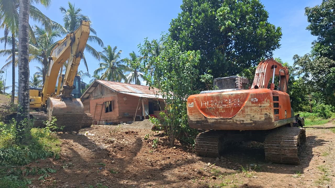 Polsek Wonosari mengamankan tiga unit excavator yang diduga akan digunakan untuk aktivitas pertambangan emas tanpa izin (PETI) di Desa Safa, Kecamatan Mananggu, Kabupaten Boalemo/Hibata.id