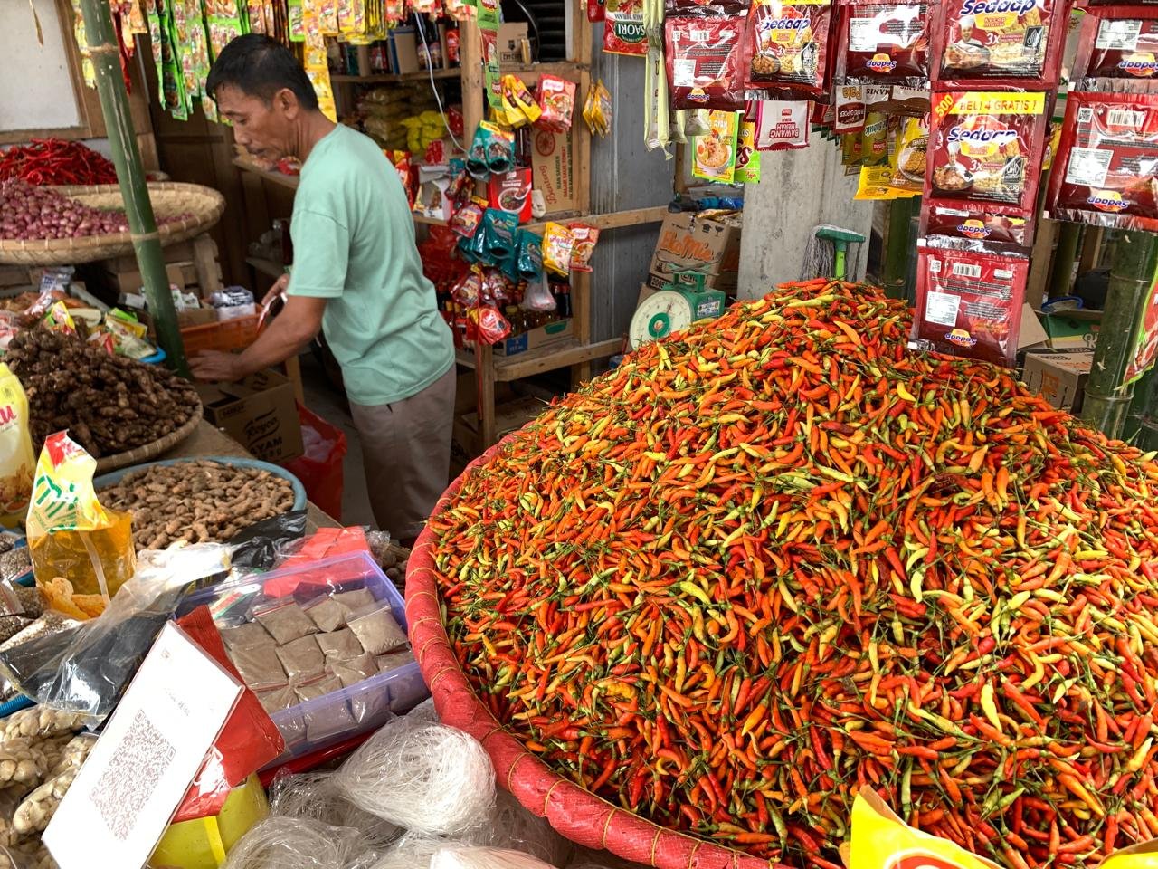 Harga cabai rawit di Gorontalo naik menjadi Rp80.000 per kilogram pada awal Ramadhan 2026. Bawang merah, bawang putih, dan tomat juga mengalami kenaikan/Hibata.id