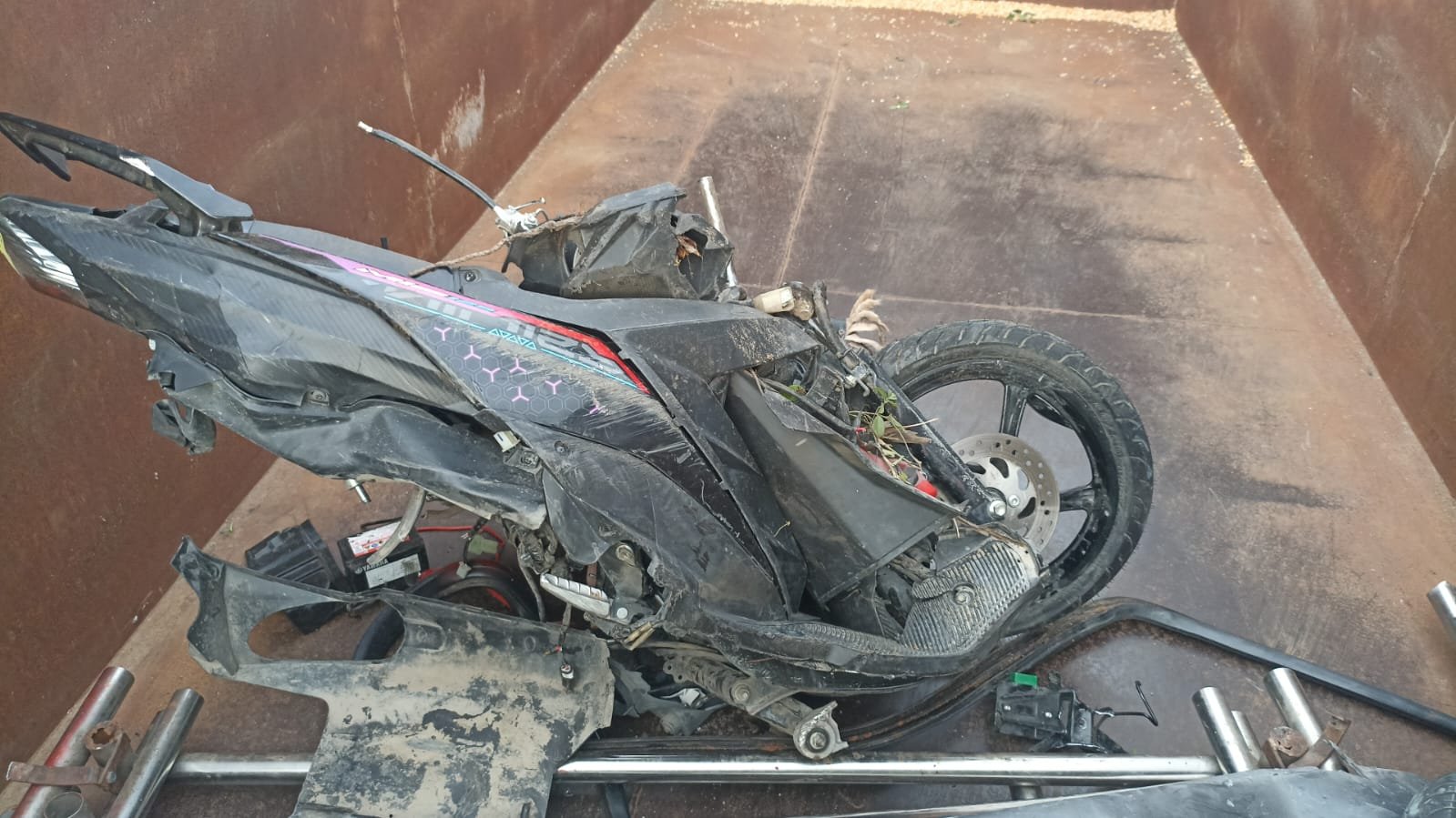 Motor yang terlibat dalam insiden kecelakaan lalu lintas terjadi di Desa Dulomo, Kecamatan Patilanggio, Kabupaten Pohuwato, pada Kamis sore, 19 Februari 2026, sekitar pukul 15.20 Wita. (Foto: Istw)