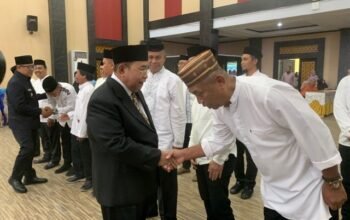 Wali Kota Adhan Dambea Lantik Pengurus Takmir Masjid Baiturrahim