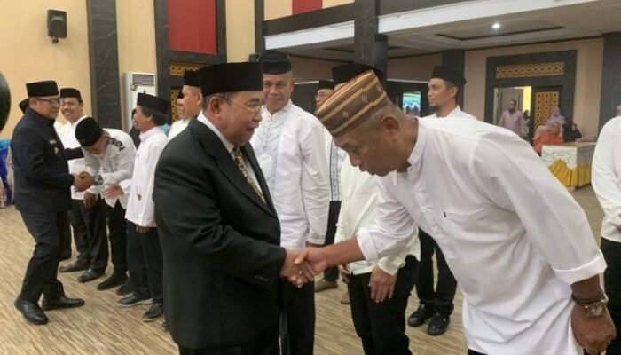 Wali Kota Adhan Dambea Lantik Pengurus Takmir Masjid Baiturrahim