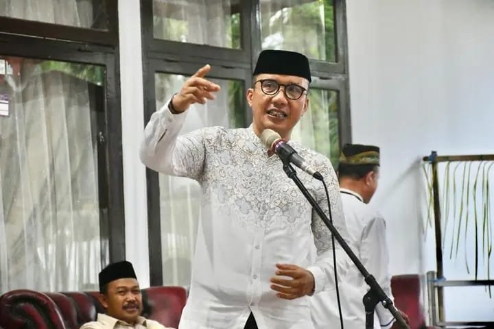 Wakil Bupati Boalemo Lahmudin Hambali menghadiri buka puasa bersama dhuafa sekaligus peringatan satu tahun kepemimpinan PAHAM dengan penyaluran 500 paket zakat ASN di Boalemo, Jumat (20/2/2026)./Hibata.id