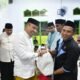 Wakil Bupati Boalemo Lahmudin Hambali melaksanakan Tarawih di Masjid Al-Muthmainnah, Desa Tabulo, sekaligus menyalurkan 30 paket bantuan zakat ASN melalui Safari Ramadan 2026/Hibata.id