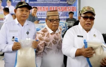 Pemkab Gorontalo menggelar Pasar Murah Bersubsidi (Paras ST) 2026 di Desa Hulawa dengan 1.000 paket sembako seharga Rp60 ribu untuk menjaga stabilitas harga dan menekan inflasi selama Ramadhan/Hibata.id
