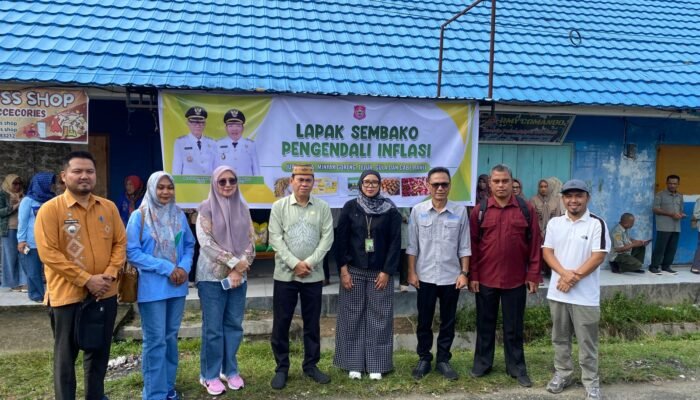 Sekda Bone Bolango Launching Toko Pengendali Inflasi di Pasar Kamis Tapa