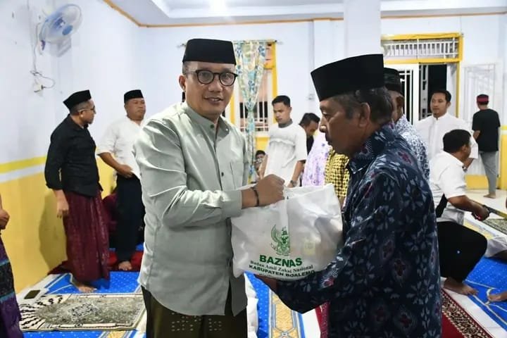 Wabup Boalemo Pimpin Safari Ramadan Hari ke-9 di Dulupi, Baznas Salurkan Paket Bantuan untuk Warga Tabongo/Hibata.id