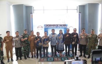 Wali Kota Kotamobagu Weny Gaib bersama Wakil Wali Kota Rendy Virgiawan Mangkat mendampingi Gubernur Sulawesi Utara Yulius Selvanus dalam kunjungan kerja di Kota Kotamobagu, Selasa, 10 Maret 2026. (Foto: Istw)