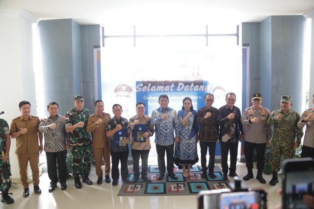 Wali Kota Kotamobagu Weny Gaib bersama Wakil Wali Kota Rendy Virgiawan Mangkat mendampingi Gubernur Sulawesi Utara Yulius Selvanus dalam kunjungan kerja di Kota Kotamobagu, Selasa, 10 Maret 2026. (Foto: Istw)
