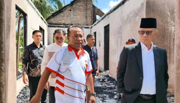 Bupati Bone Bolango Serahkan Bantuan untuk Korban Kebakaran di Desa Bendungan