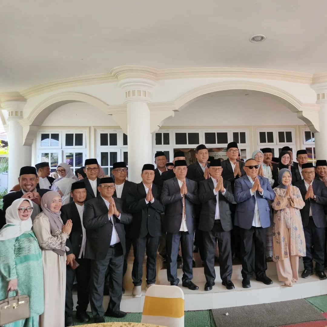 Pemkab Bone Bolango memanfaatkan momentum Idul Fitri 1447 H untuk memperkuat sinergi lintas pemerintahan melalui silaturahmi dengan pimpinan daerah di Gorontalo/Hibata.id