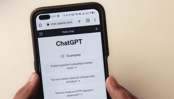 Perbandingan ChatGPT Free, Plus, dan Pro: Panduan Lengkap untuk Pengguna AI 2026